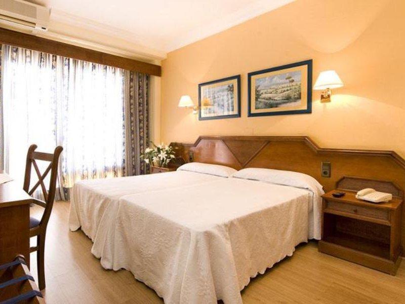 Monarque Park Hotell
